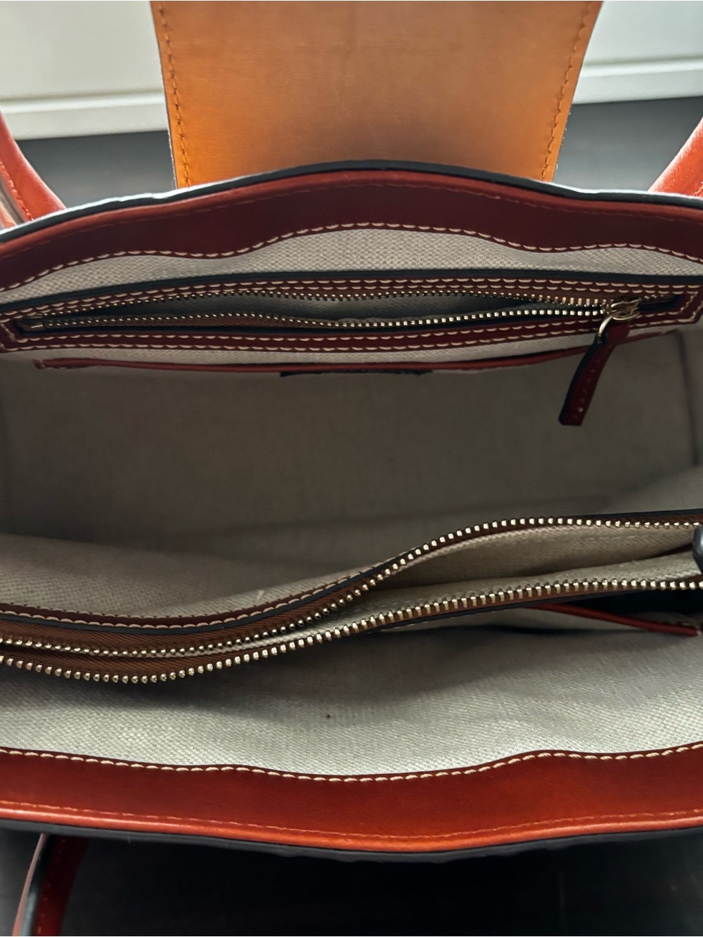 Dooney & Bourke Tan Ostrich-Embossed Leather handbag like NEW - Picture 4 of 6